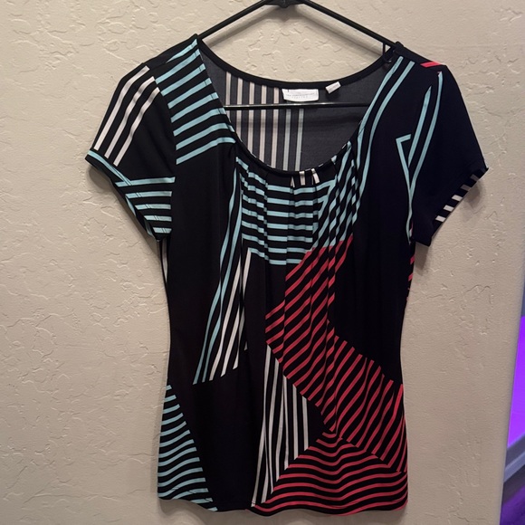 New York & Company Tops - New York & Company Vibrant Geometric Short Sleeve Tee / R33
